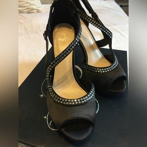 Glass Slipper Collection Rhinestone Heels sz 6.5